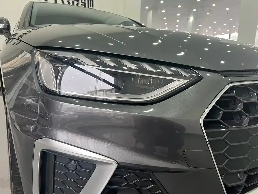 Audi A4L 2023 из CN, фото 3