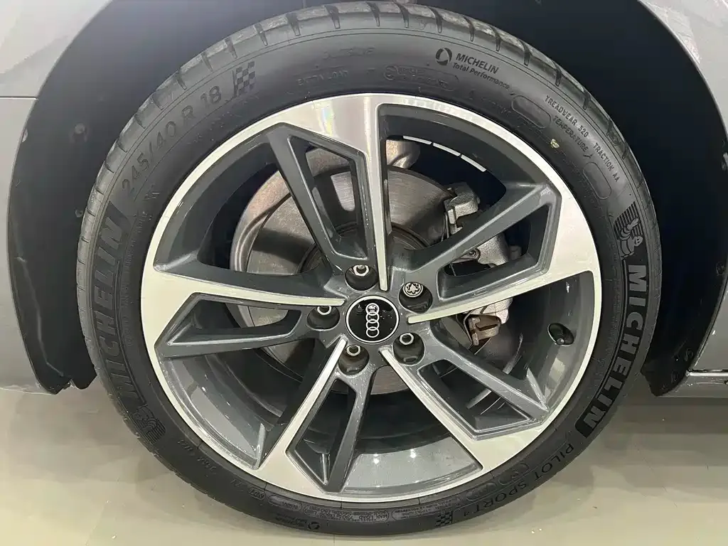 Audi A4L 2023 из CN, фото 4
