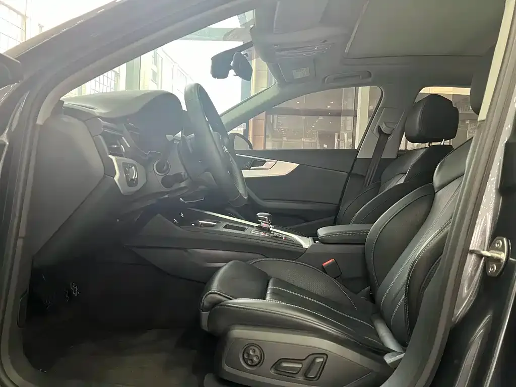 Audi A4L 2023 из CN, фото 5