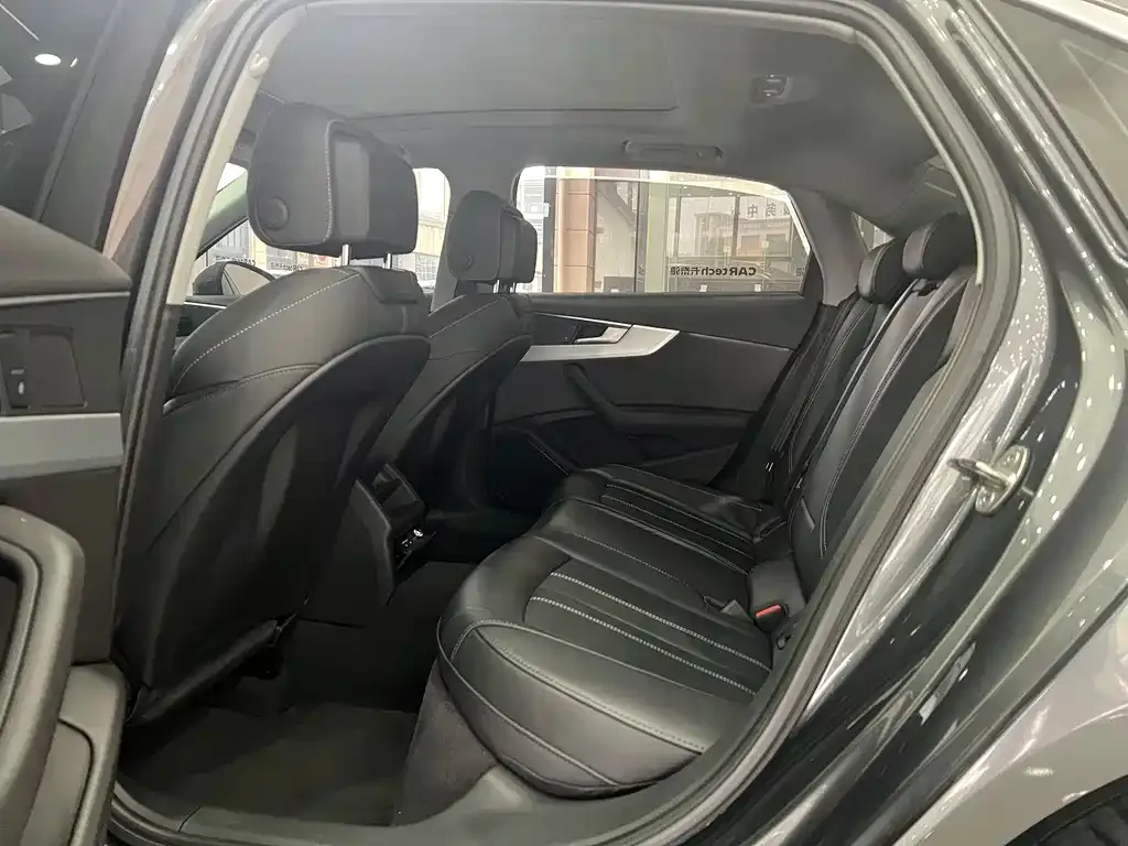 Audi A4L 2023 из CN, фото 6