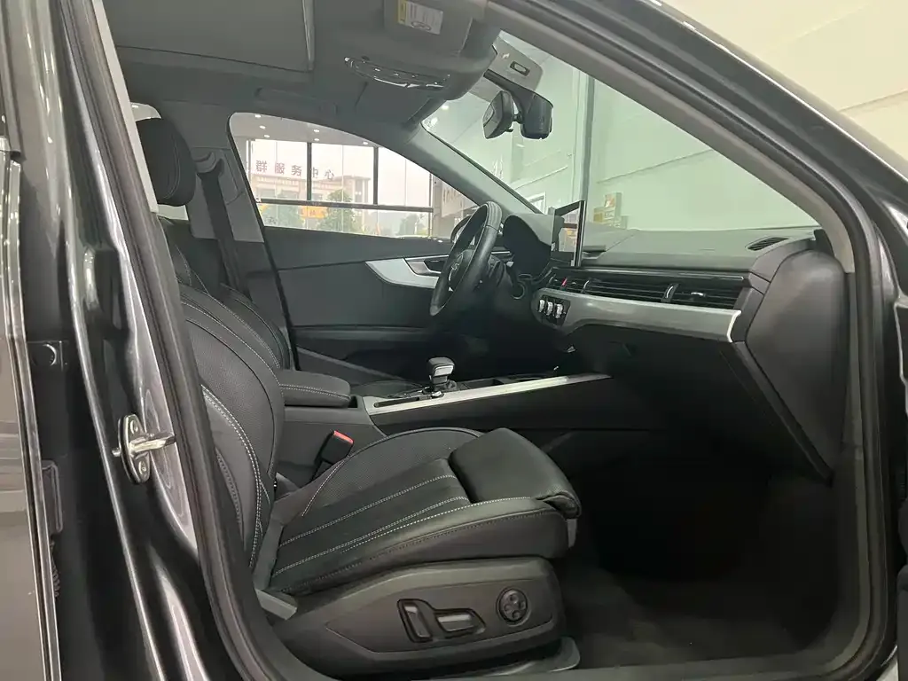 Audi A4L 2023 из CN, фото 8