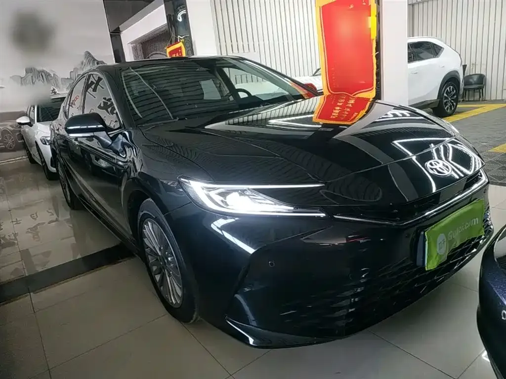 Toyota Camry — фото 4