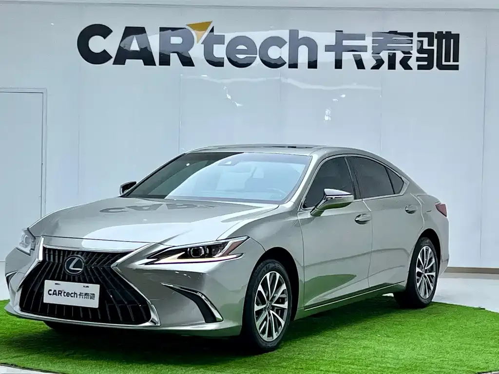 Lexus ES — фото 1