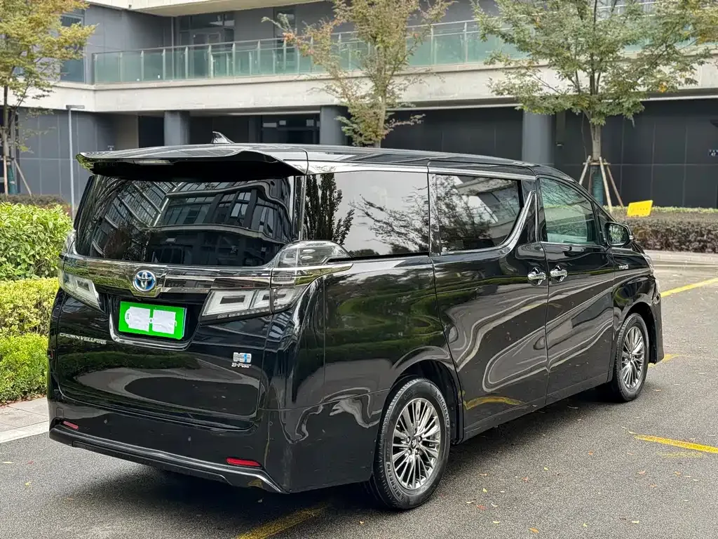 Toyota Vellfire — фото 2