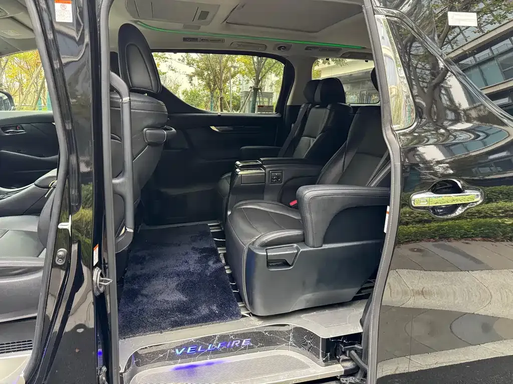 Toyota Vellfire — фото 9