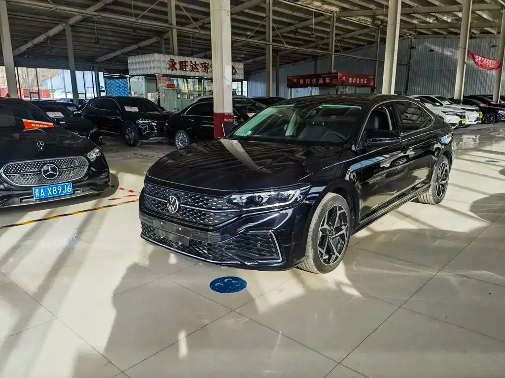 Volkswagen Passat 2023 из CN, фото 1