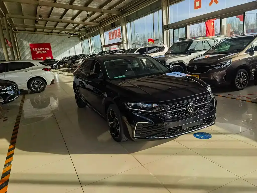 Volkswagen Passat 2023 из CN, фото 3
