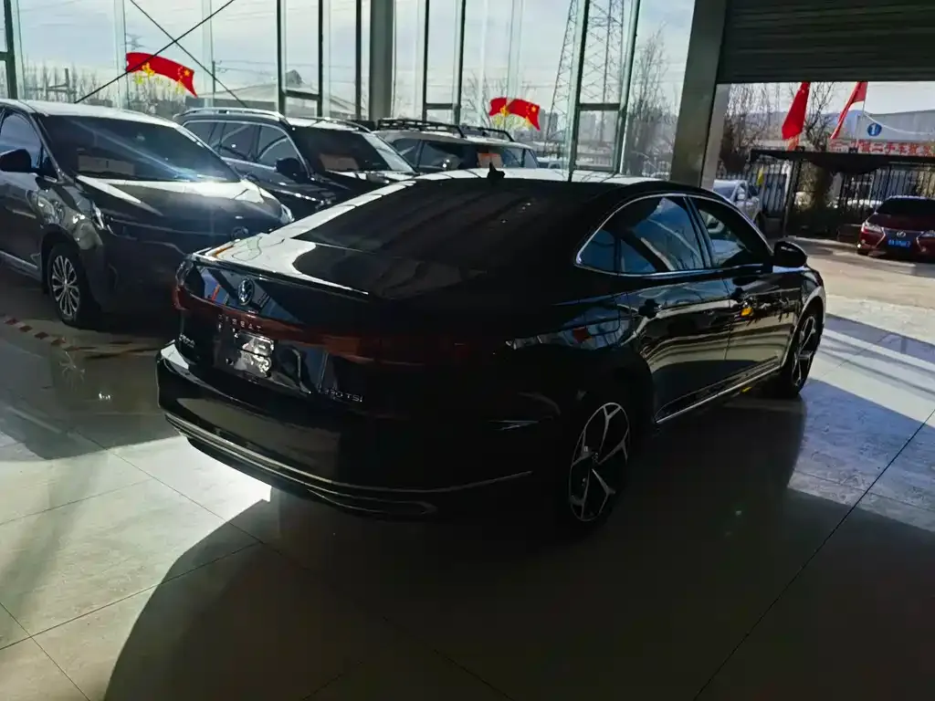 Volkswagen Passat 2023 из CN, фото 6