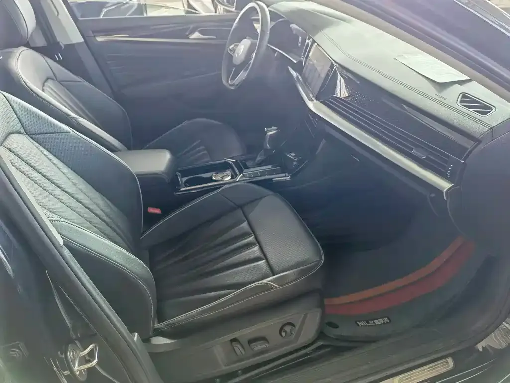 Volkswagen Passat 2023 из CN, фото 8