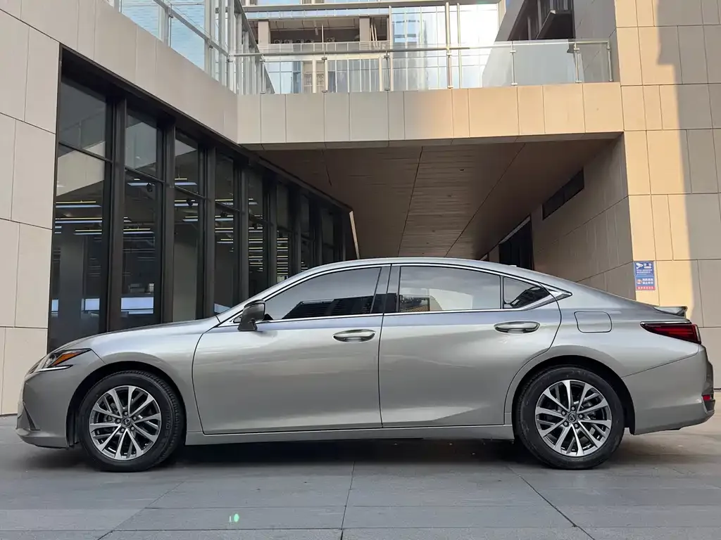 Lexus ES 2023 из CN, фото 3