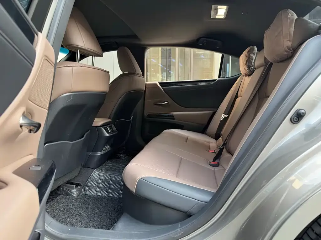 Lexus ES 2023 из CN, фото 8
