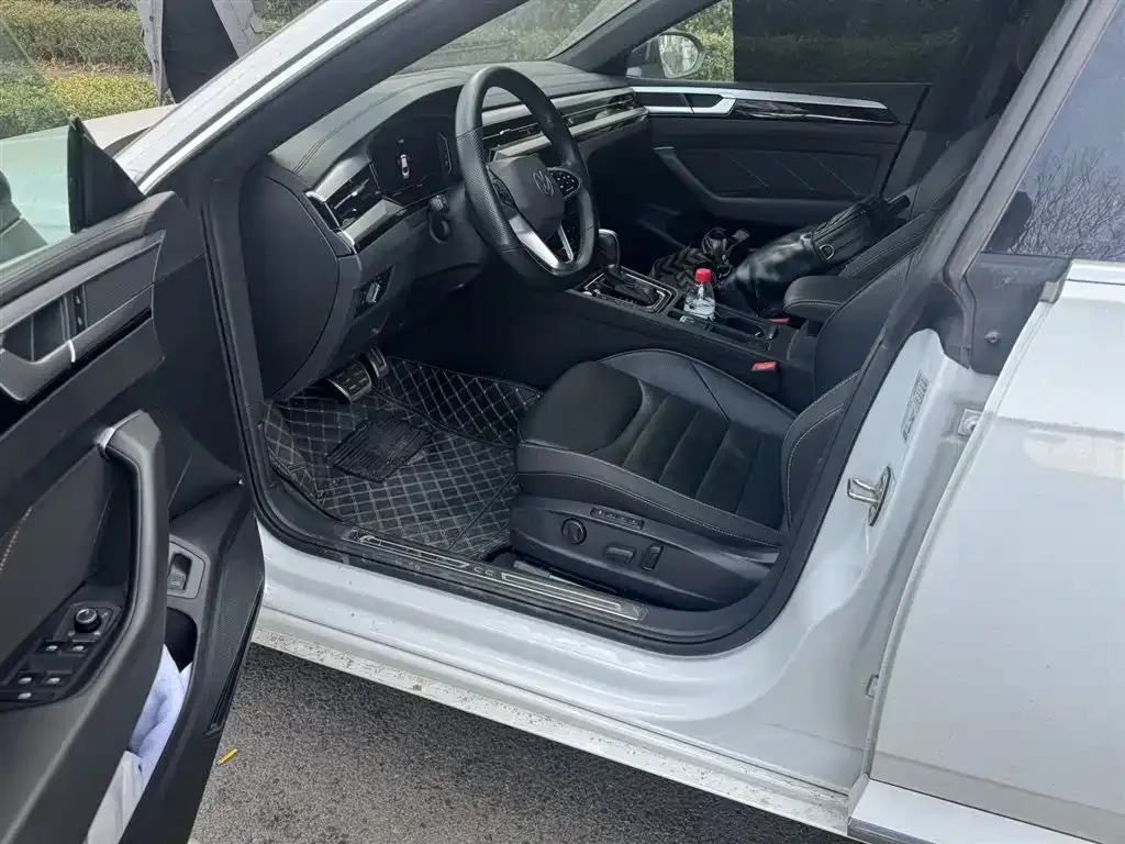 Volkswagen CC 2024 из CN, фото 2