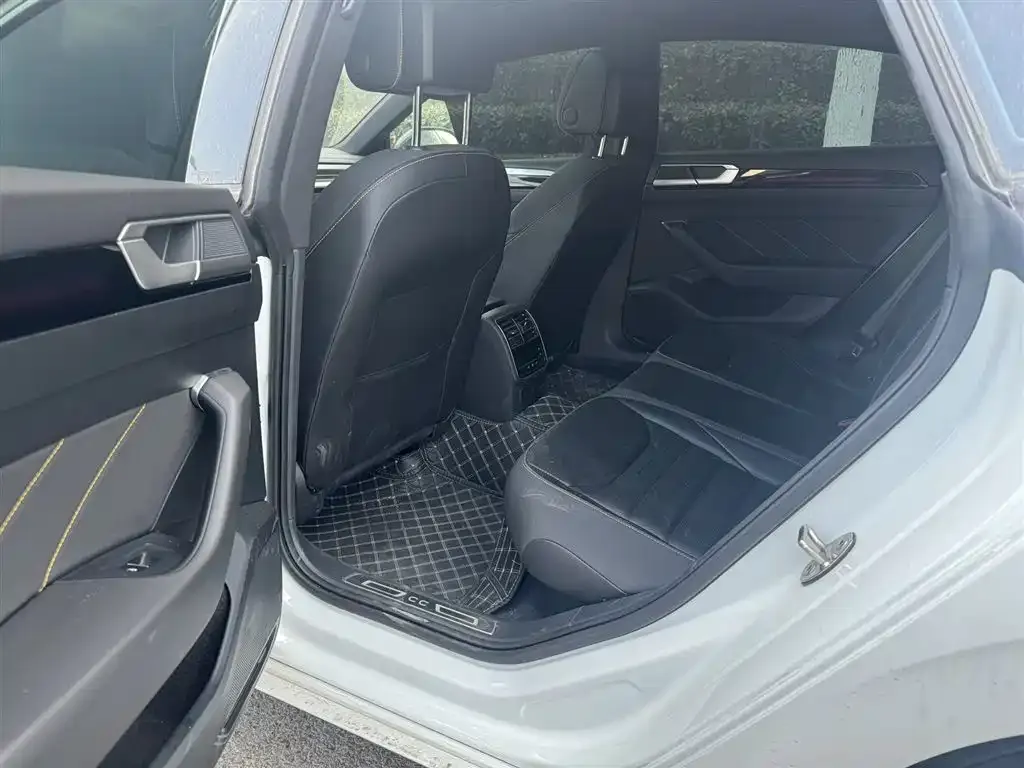 Volkswagen CC 2024 из CN, фото 6
