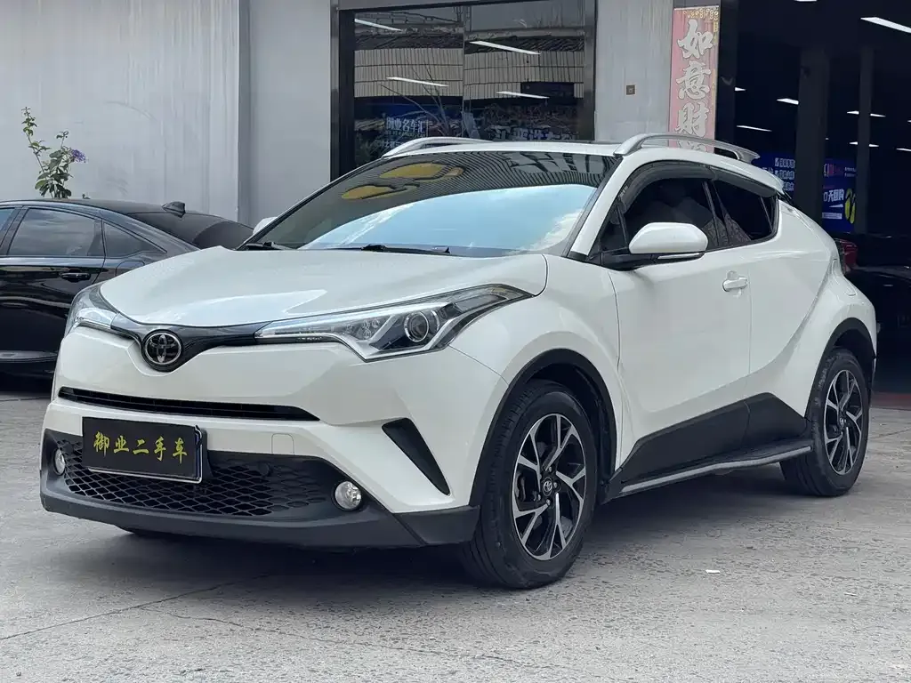 Toyota C-HR — фото 1