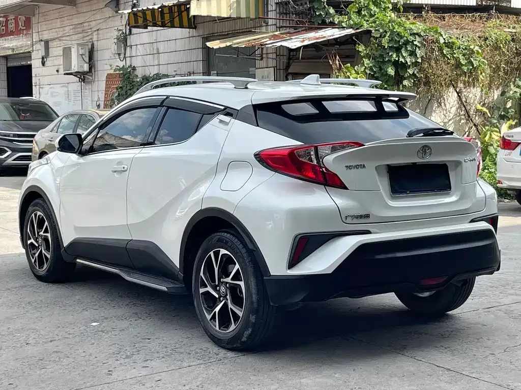 Toyota C-HR — фото 7