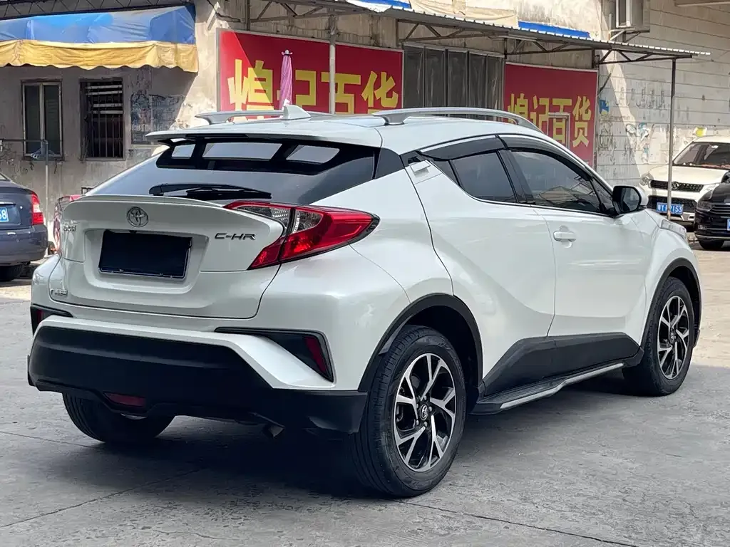 Toyota C-HR — фото 9