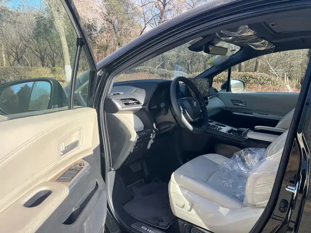 Toyota Sienna 2025 из CN, фото 3