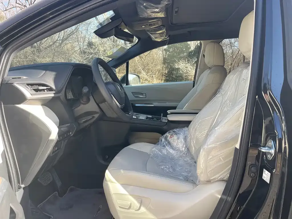 Toyota Sienna 2025 из CN, фото 4
