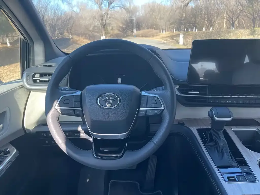 Toyota Sienna 2025 из CN, фото 6