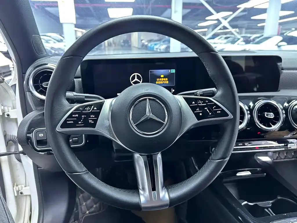 Mercedes-Benz A-Class 2023 из CN, фото 8