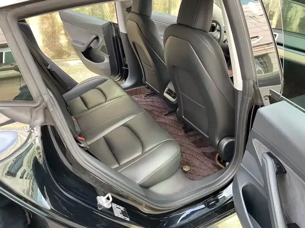 Tesla Model 3 — фото 10