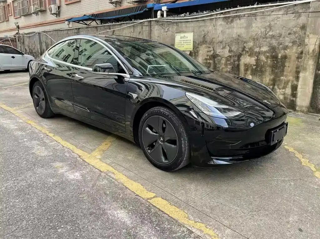 Tesla Model 3 — фото 3