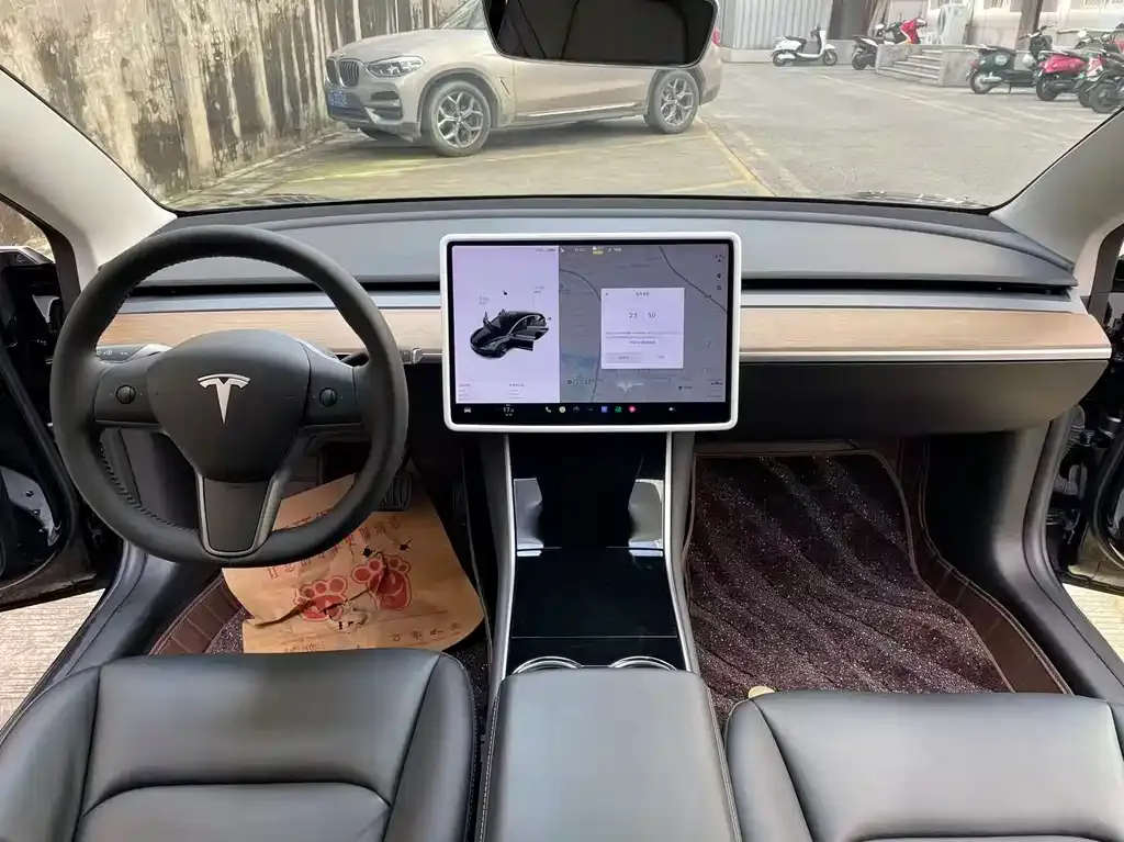 Tesla Model 3 — фото 4