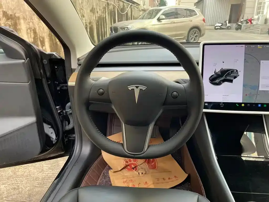 Tesla Model 3 — фото 6