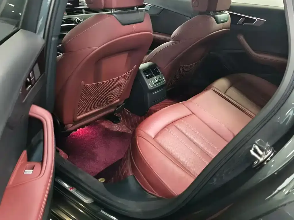 Audi A4L 2024 из CN, фото 4