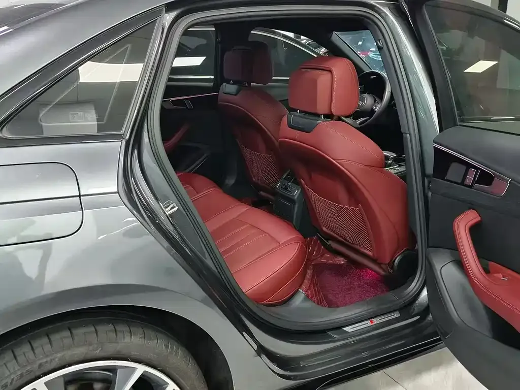 Audi A4L 2024 из CN, фото 6
