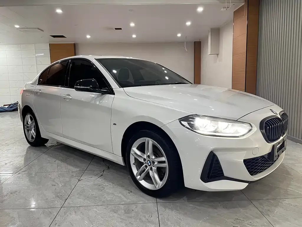 BMW 1 Series 2021 из CN, фото 1