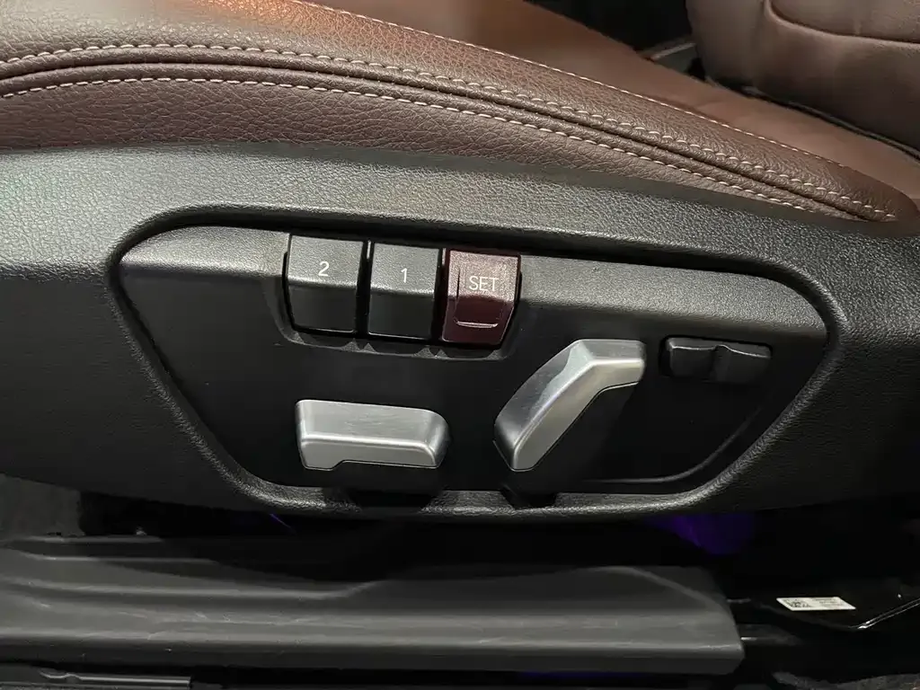BMW 1 Series 2021 из CN, фото 8