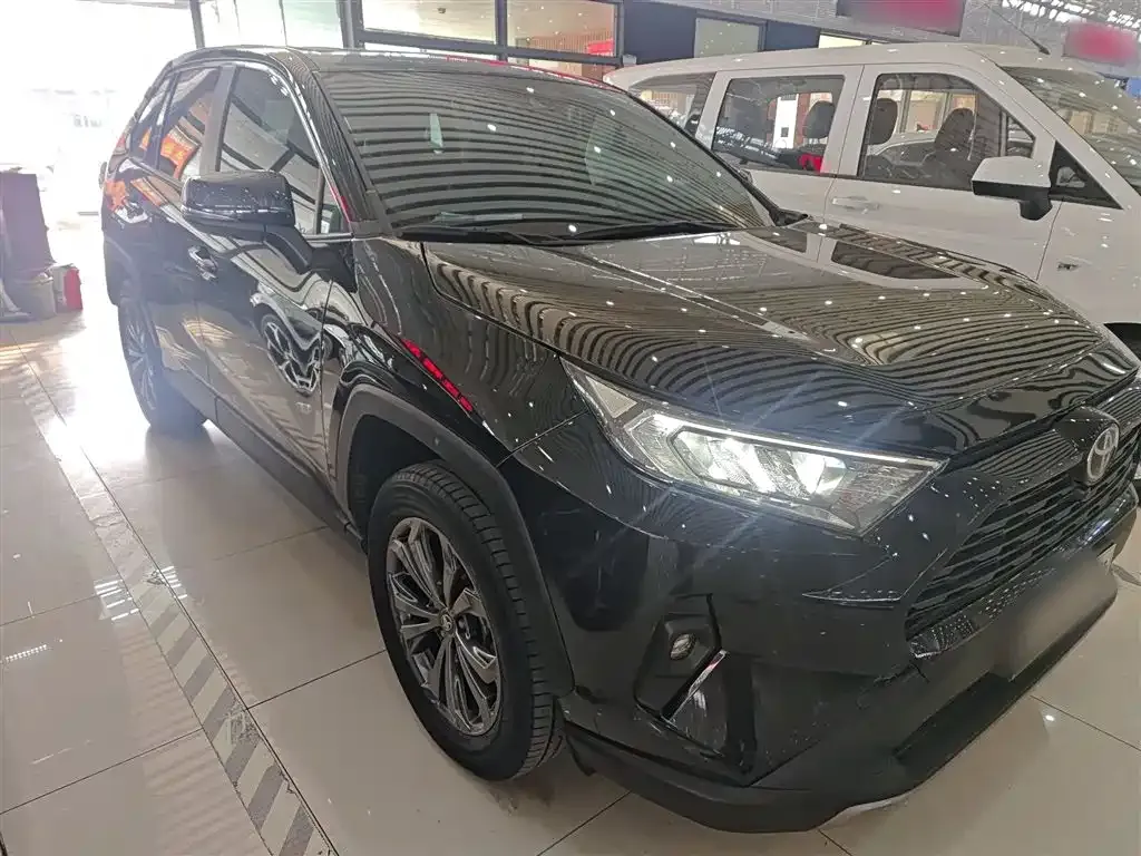 Toyota RAV4 2023 из CN, фото 4
