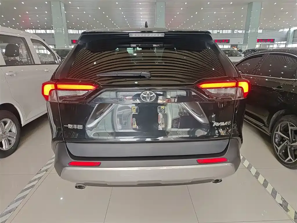 Toyota RAV4 2023 из CN, фото 6
