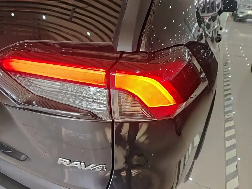 Toyota RAV4 2023 из CN, фото 8