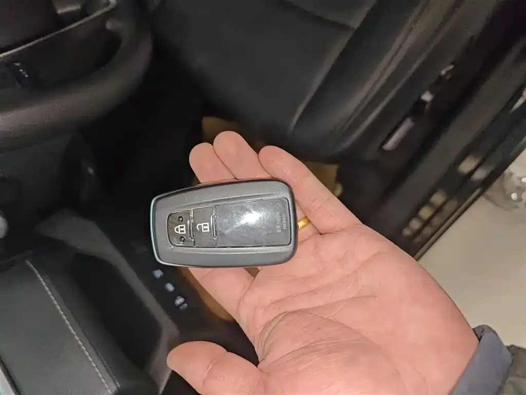 Toyota RAV4 2023 из CN, фото 9