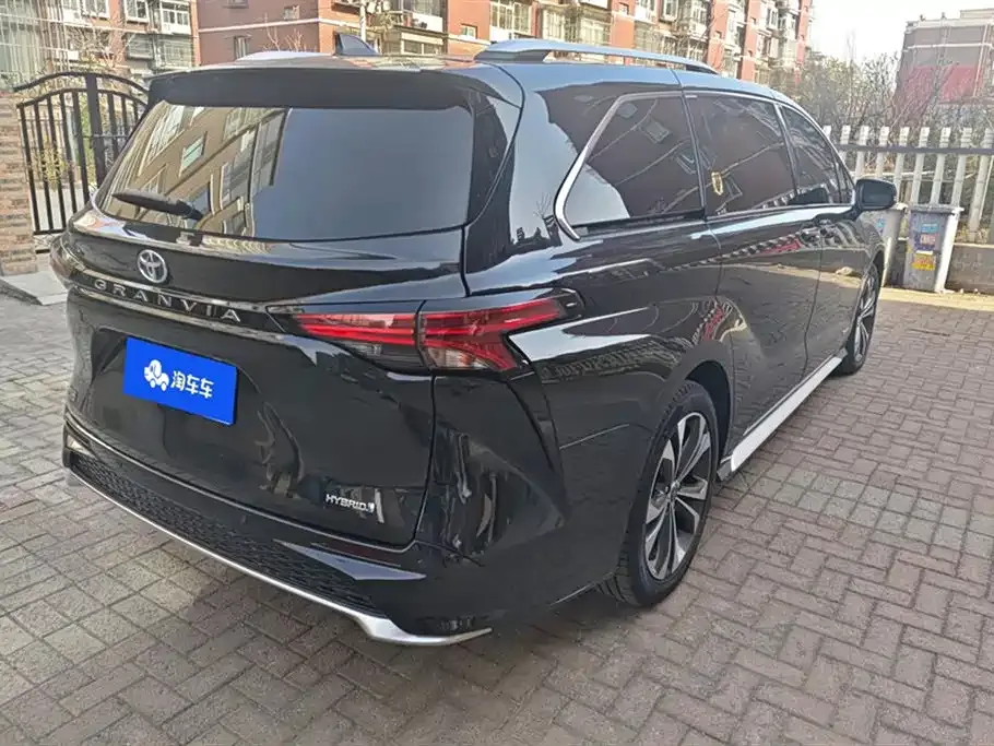 Toyota Granvia 2023 из CN, фото 3