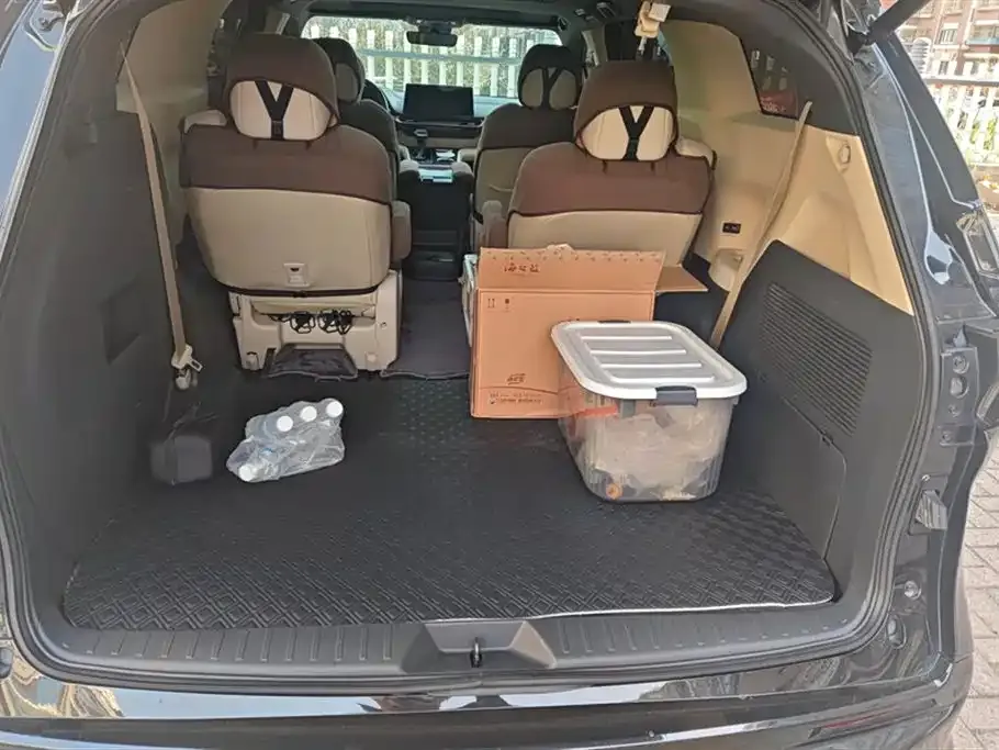 Toyota Granvia 2023 из CN, фото 4