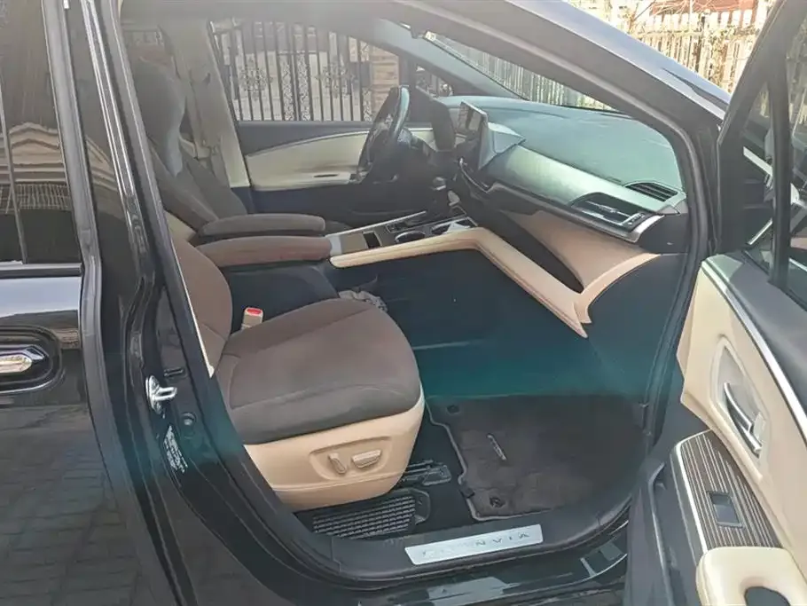Toyota Granvia 2023 из CN, фото 8