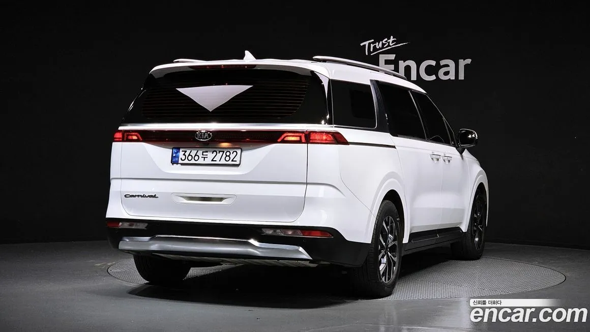 Kia Carnival — фото 2