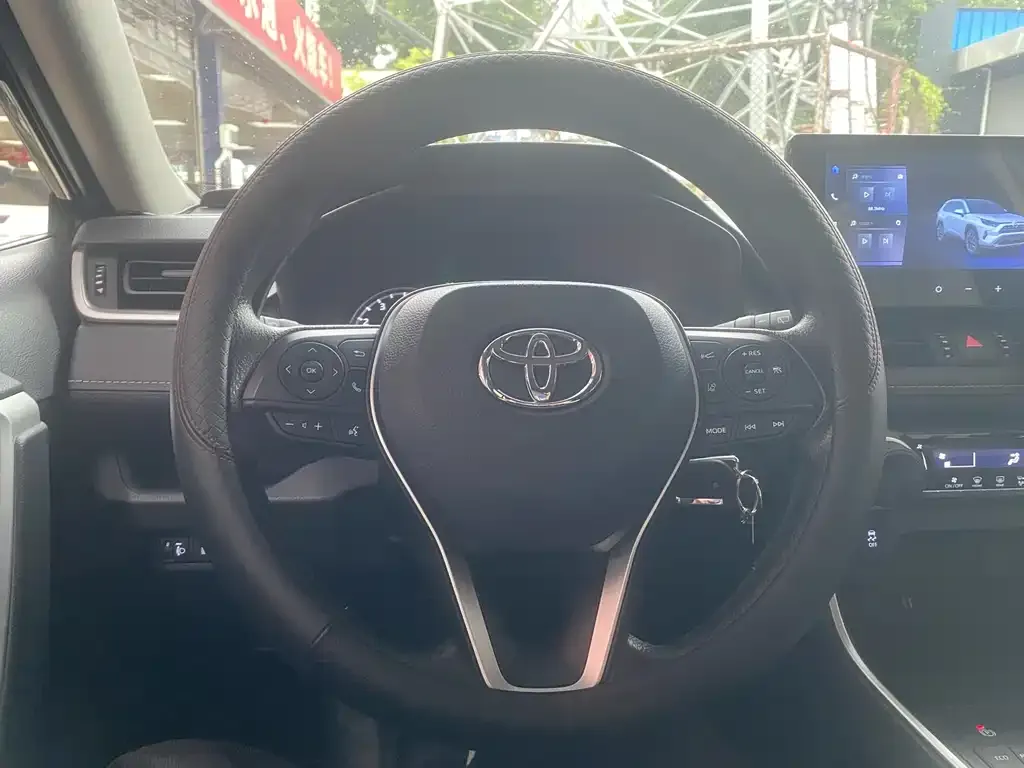 Toyota RAV4 — фото 6