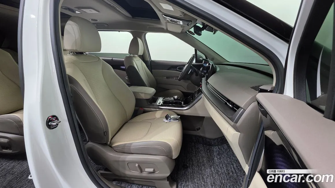 Kia Carnival — фото 10