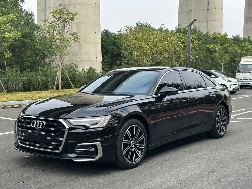 Audi A6L — фото 1