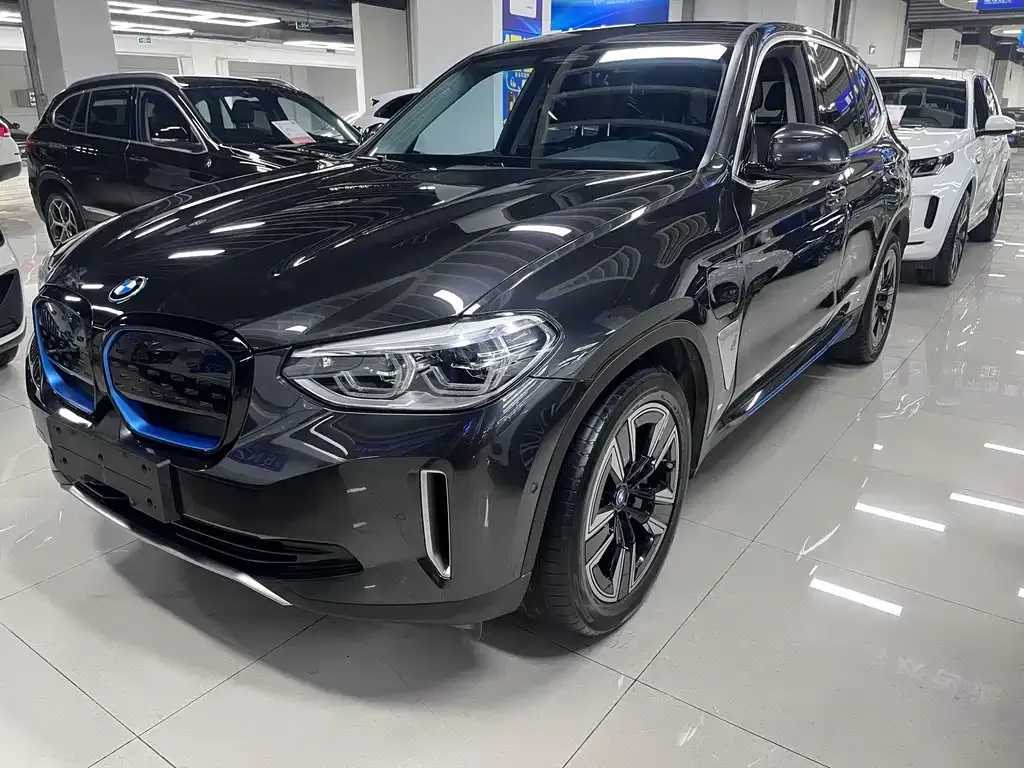 BMW iX3 — фото 1