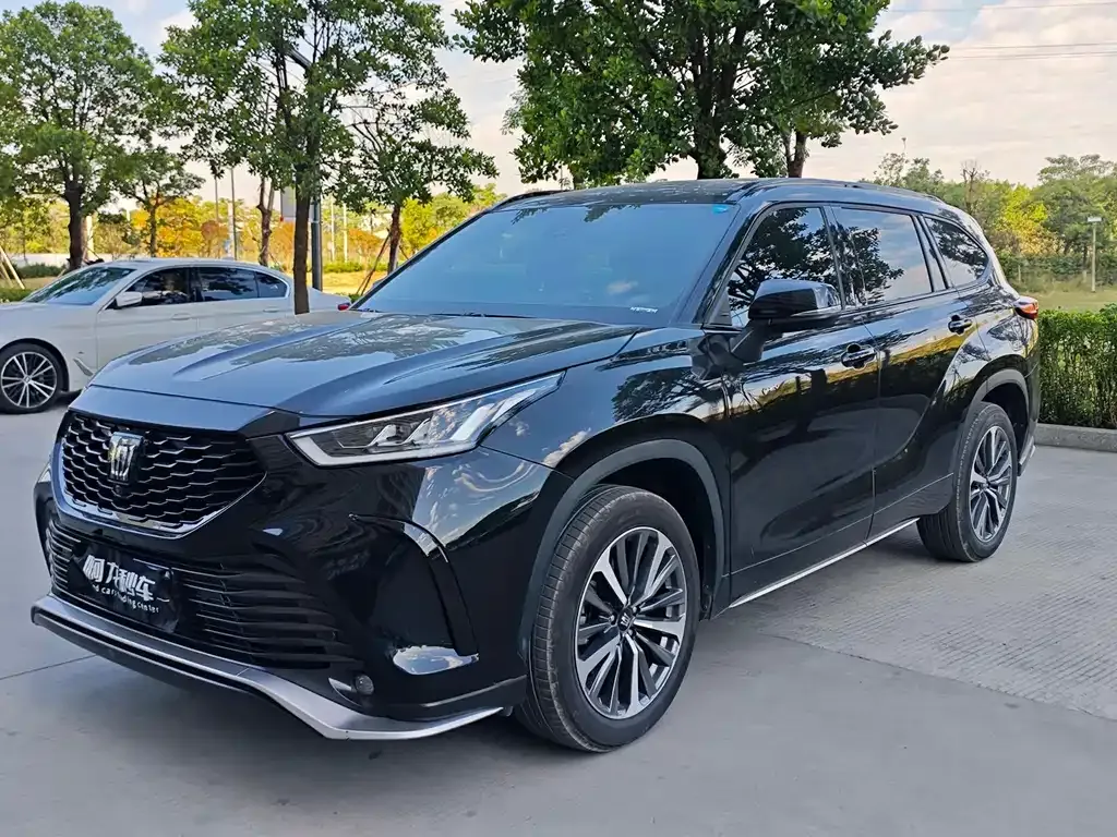 Toyota Crown Kluger 2024 из CN, фото 1