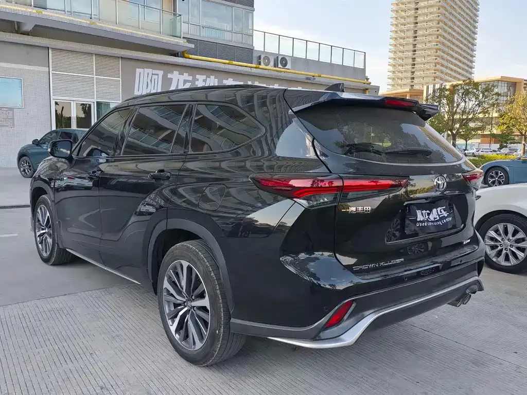 Toyota Crown Kluger 2024 из CN, фото 7
