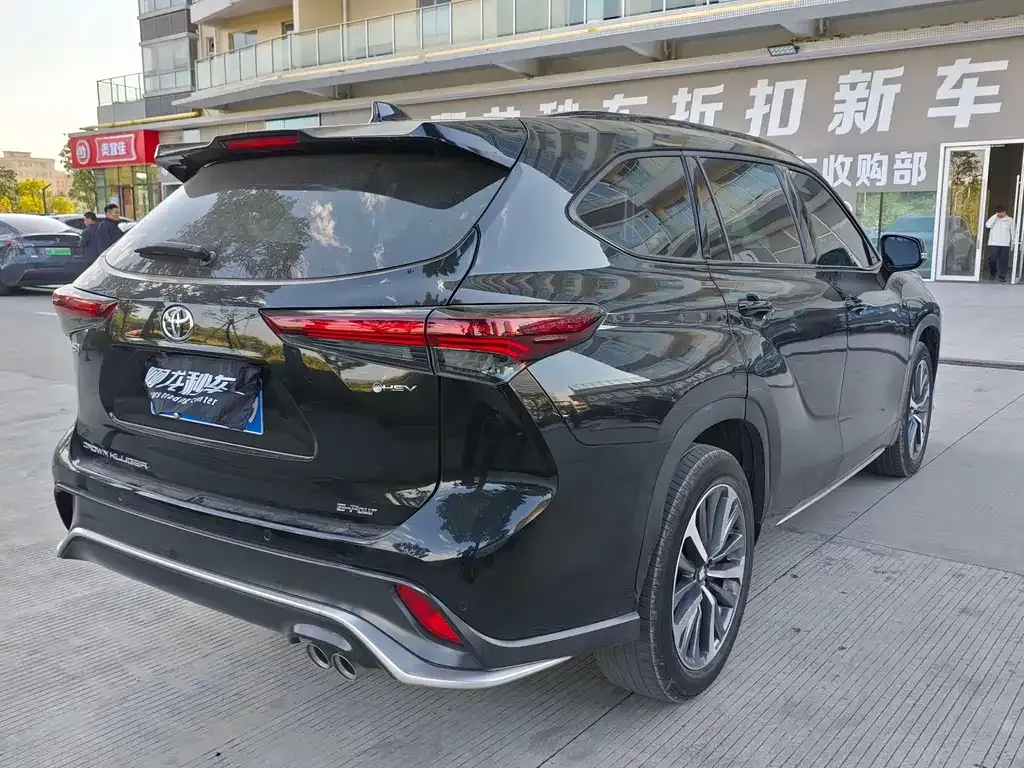 Toyota Crown Kluger 2024 из CN, фото 8