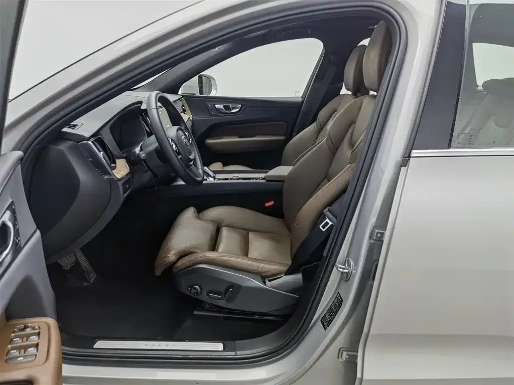Volvo XC60 2022 из CN, фото 10