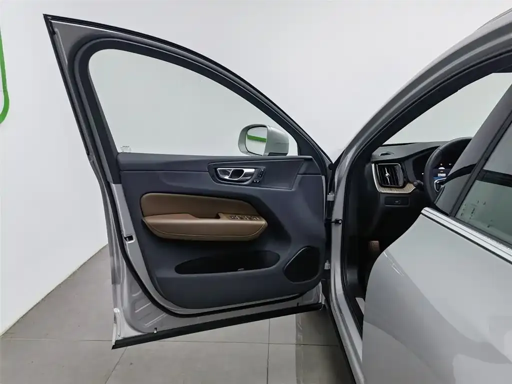 Volvo XC60 2022 из CN, фото 8