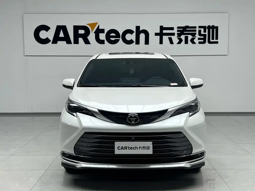 Toyota Sienna 2024 из CN, фото 2
